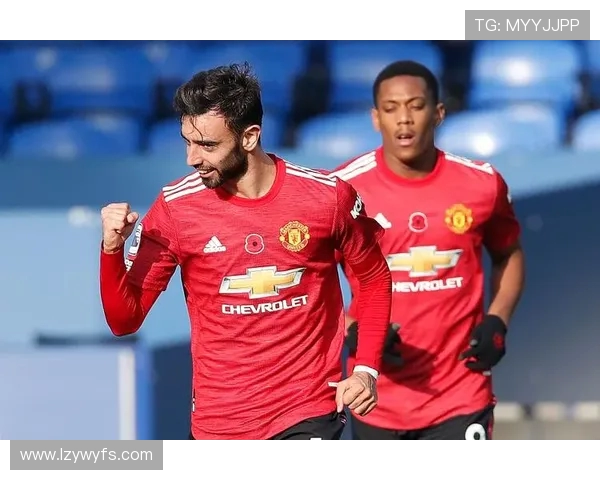 伊斯科友谊赛后不幸受伤拄拐离场赛季前景蒙阴影 伊斯科友谊赛后不幸受伤拄拐离场赛季前景蒙阴影