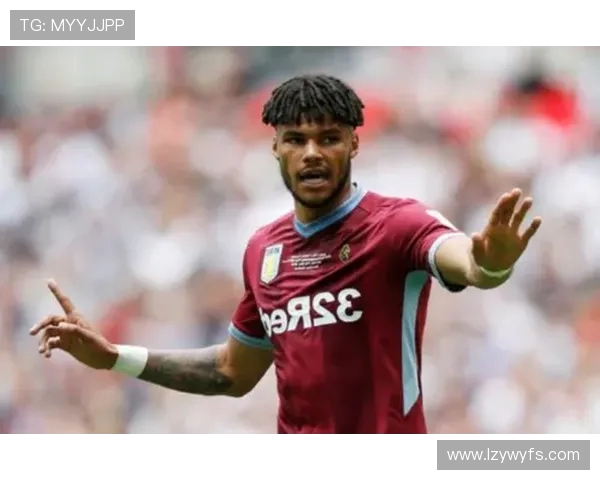 官方消息:民主刚果后卫蒂斯朗正式加盟悉尼FC签约两年加强防线 官方消息:民主刚果后卫蒂斯朗正式加盟悉尼FC签约两年加强防线